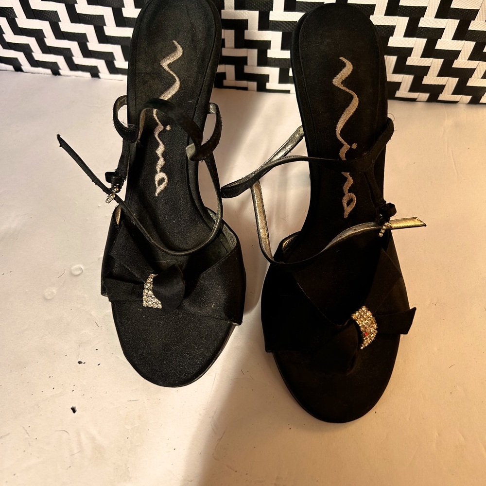 Nina, size 6M black bejeweled on bow and strap